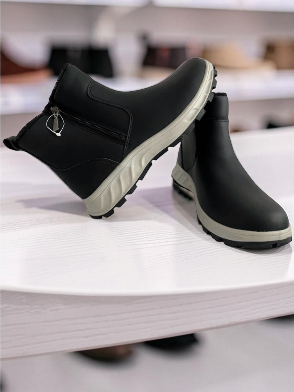 Khombu Sienna Women’s Size 6 Black All Weather Memory Foam Ankle Boots NIB - Picture 2 of 12